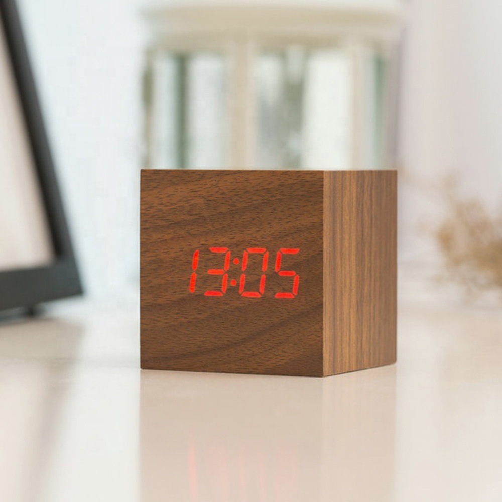 New wood, a fine square desktop alarm bell bedhead, a digital electronic clock, a surrogate.