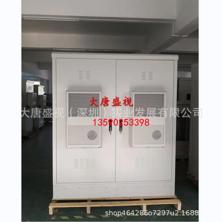 An integrated air-conditioning cabinet at the 5G base station.