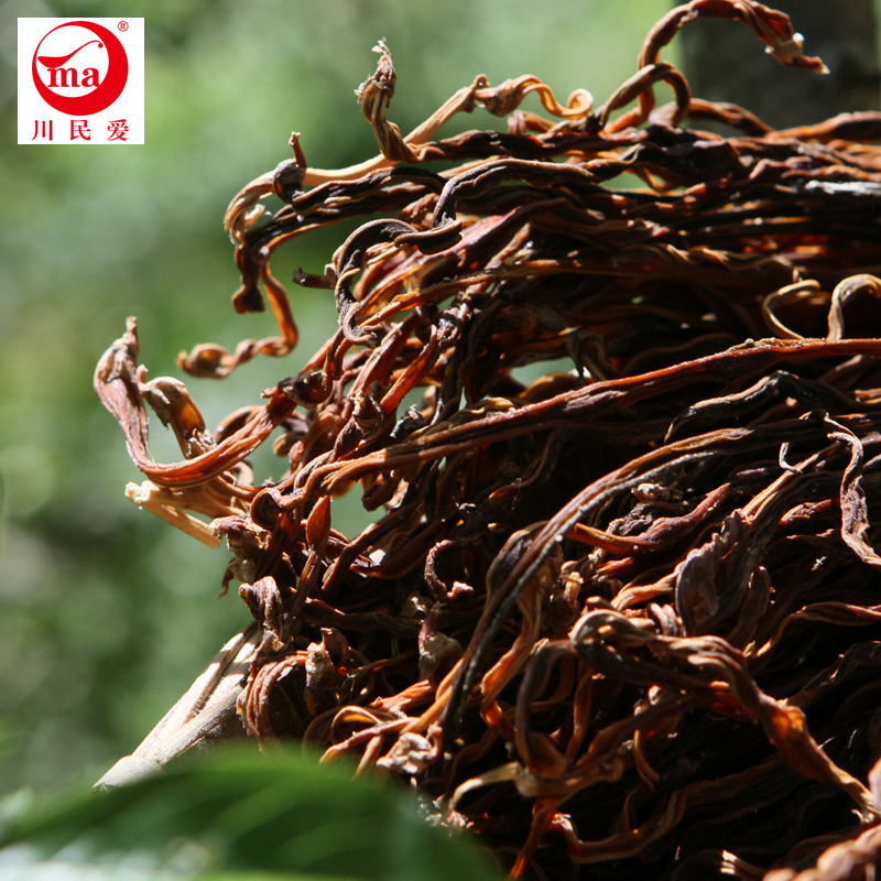Sichuan-min likes to eat and eat food from a dry factory.