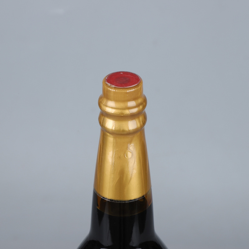Nhà sản xuất chứa 600ml nước sốt cháy đỏ trên bếp.
