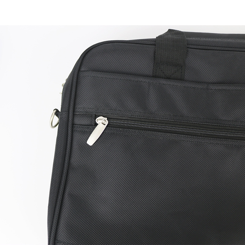 The black business computer bag, the laptop bag, has a full and full package.