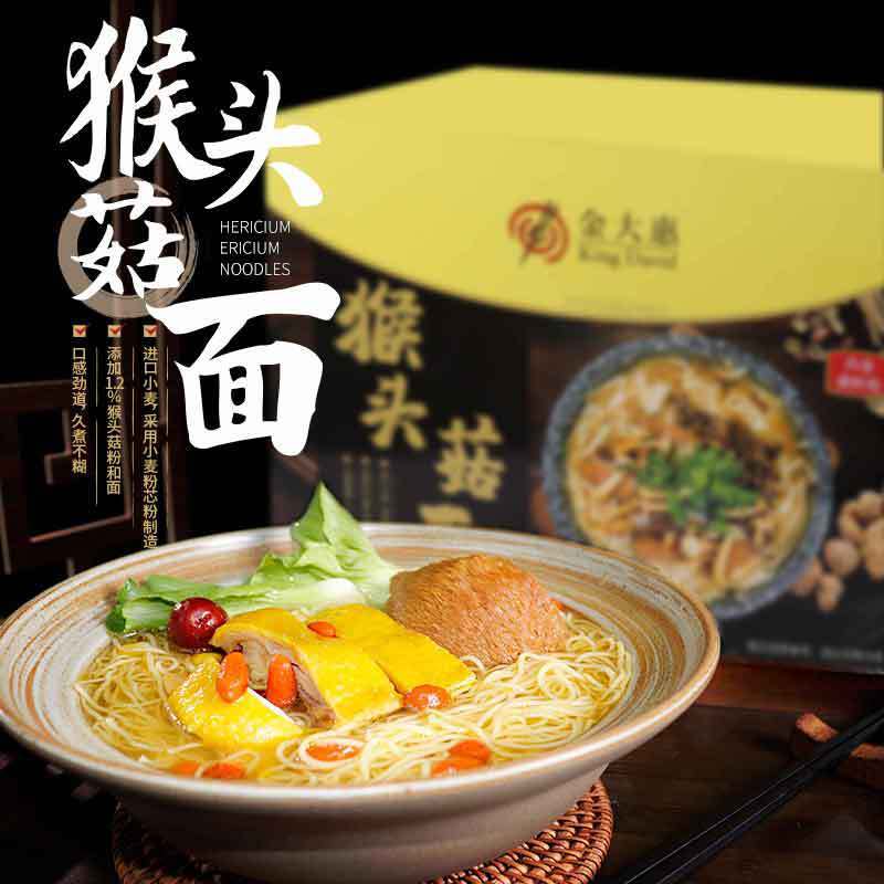 Bánh mì nướng với gói mì không chiên cho gia đình.