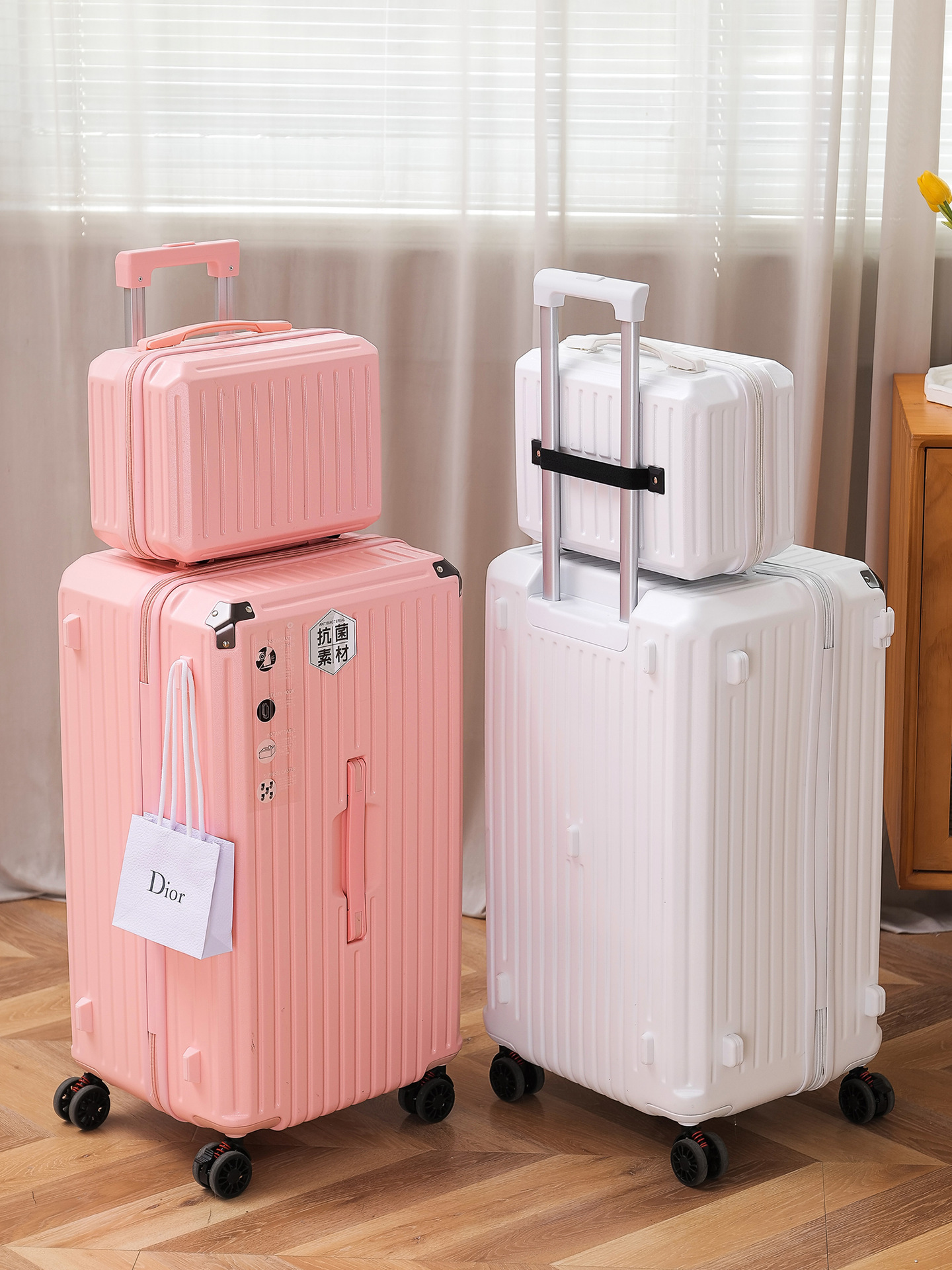 A hand-held suitcase for a child's suitcase and a portable suitcase for a partner to board a 14-inch suitcase