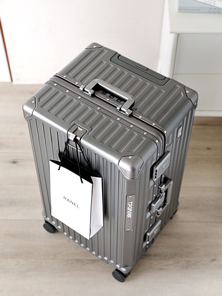 Large capacity, pull a suitcase, lift a 26-inch luggage box, 29-inch code box, 32-inch consignment box, 10,000-wheel aluminium boxes.